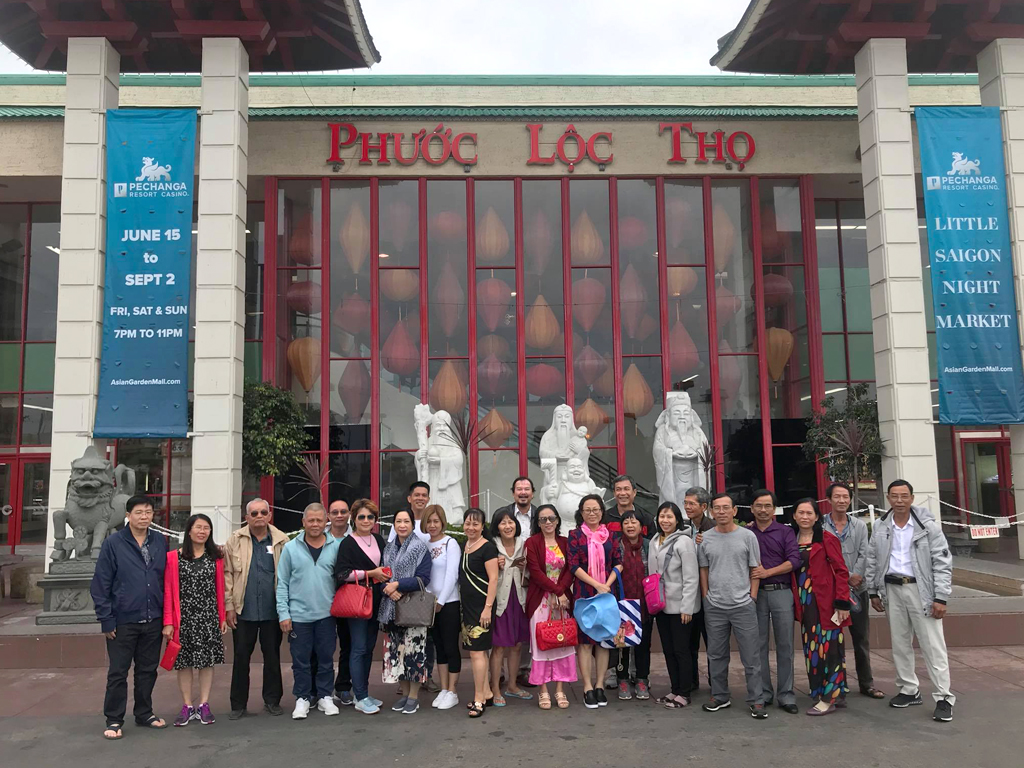 Đoàn khách Du Lịch Việt Mỹ tại Phước Lộc Thọ