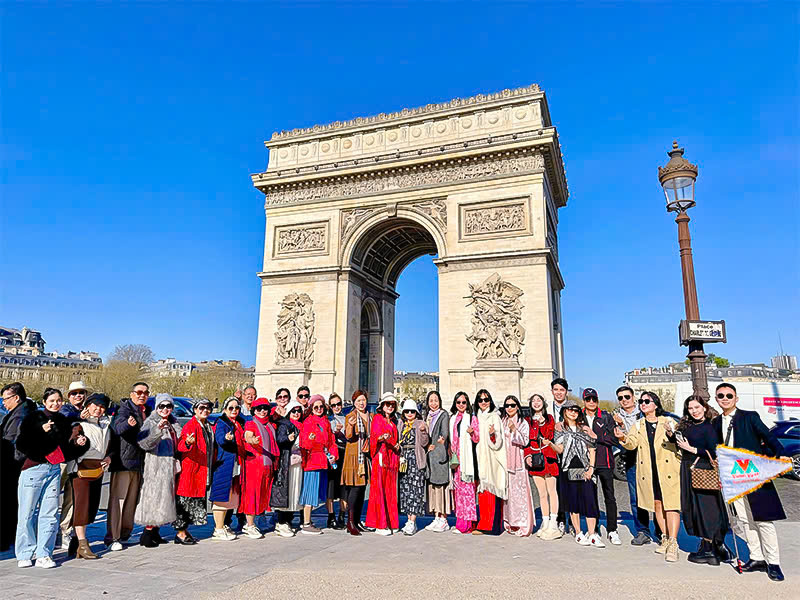 cong-ty-chuyen-tour-chau-au-vietmytour