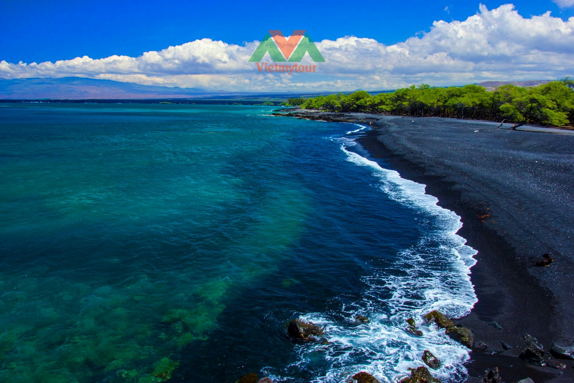 Bãi biển cát đen Pohoiki hình thành sau đợt phun trào núi lửa Kilauea tại Big Island Hawaii