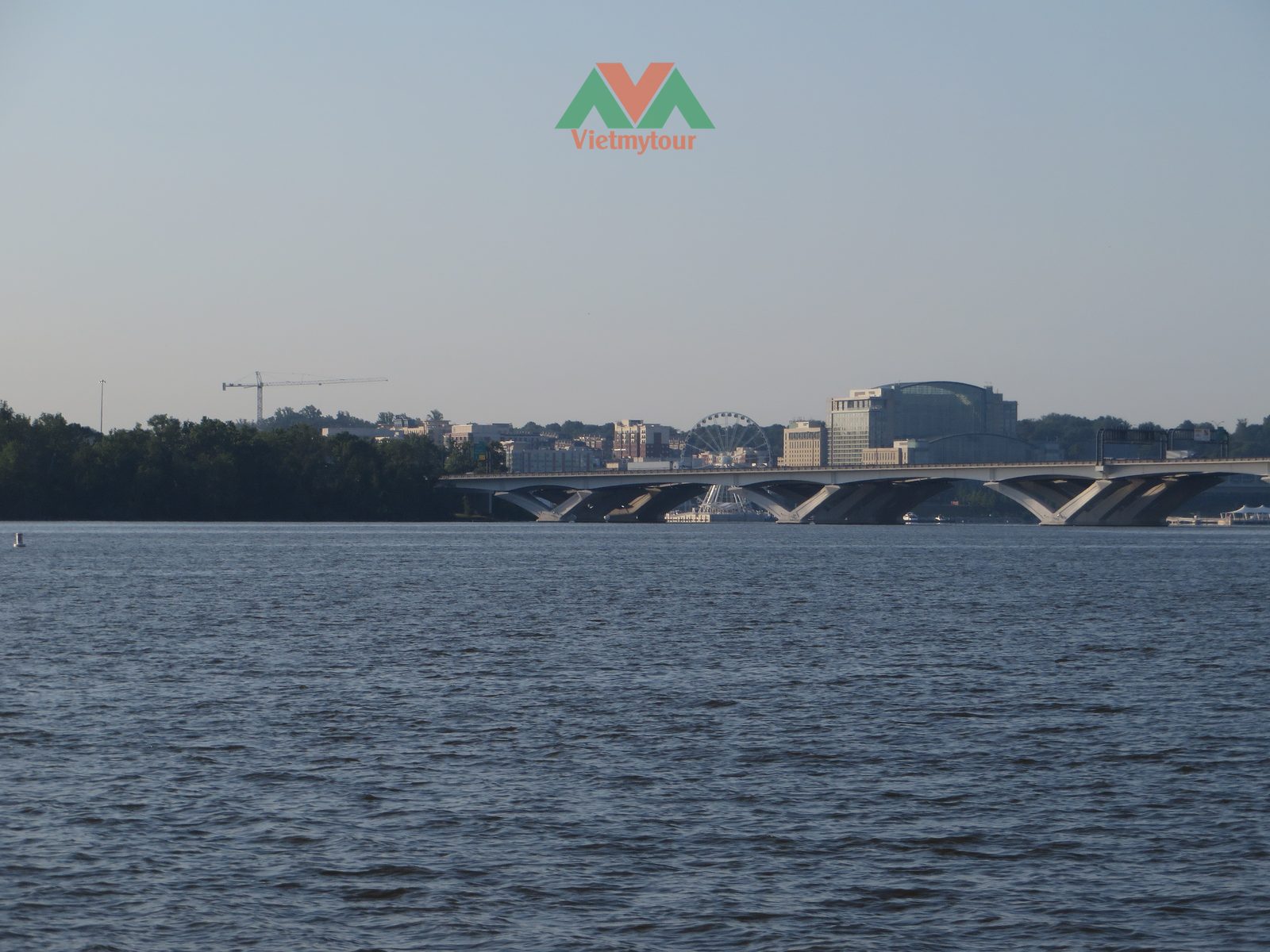 Bến sông Potomac tại Waterfront Park Alexandria Virginia