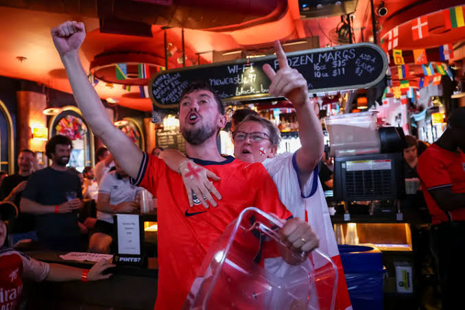 Cổ động viên World Cup 2026 thưởng thức ẩm thực sports bar Mỹ - Vietmytour