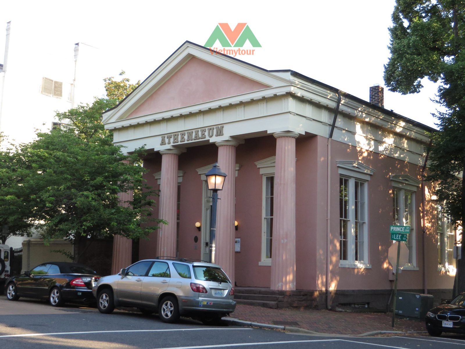 Con phố đá cuội Captain's Row cổ kính tại Alexandria Virginia