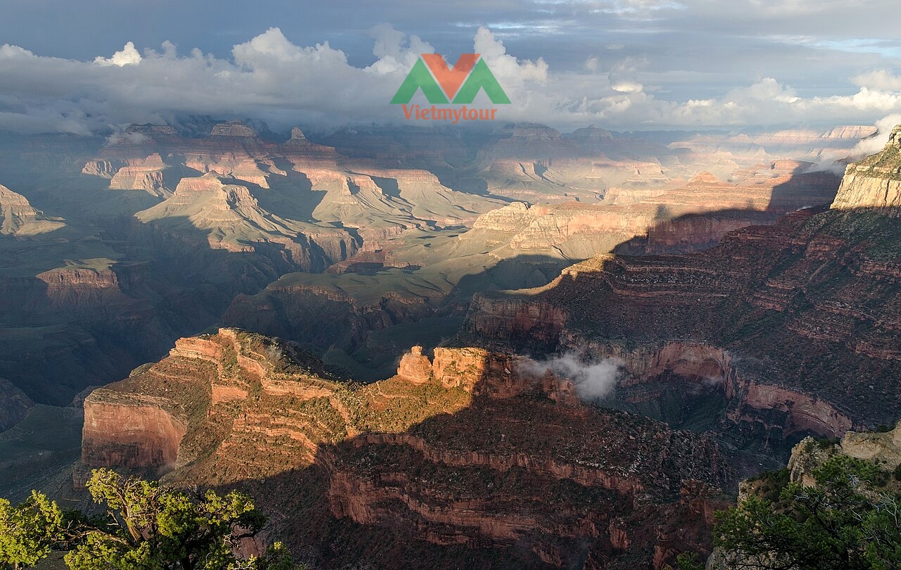 Hẻm núi hùng vĩ Đại Vực Grand Canyon do sông Colorado kiến tạo tại Mỹ