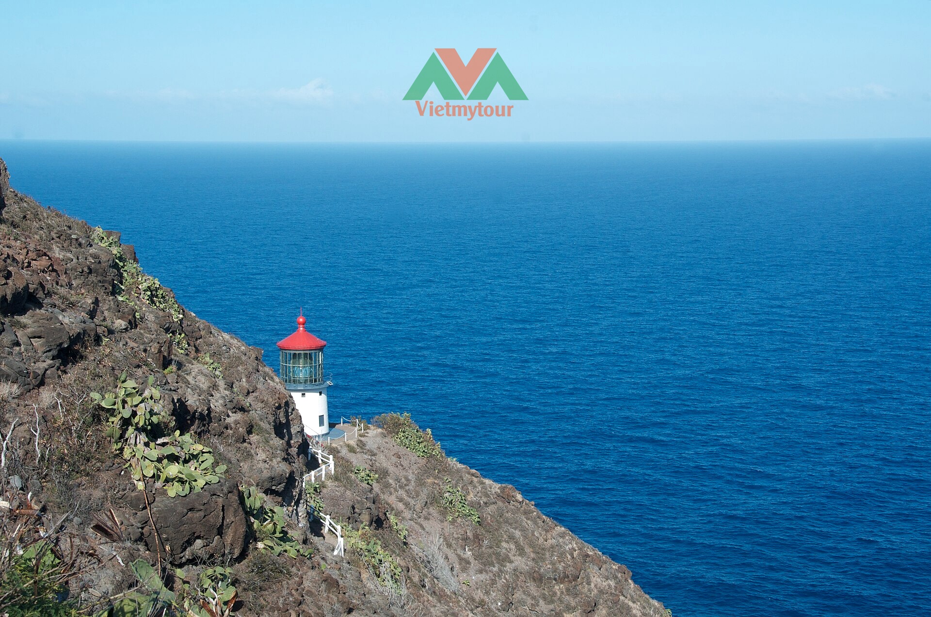 Ngọn hải đăng Makapu'u Point Lighthouse tại Oahu – Tọa độ ngắm cá voi lưng gù miễn phí