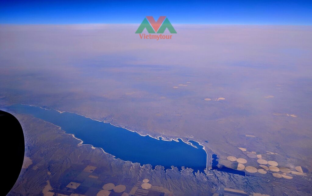 Hồ Lake McConaughy Ogallala Nebraska bờ cát trắng trải dài 100 dặm